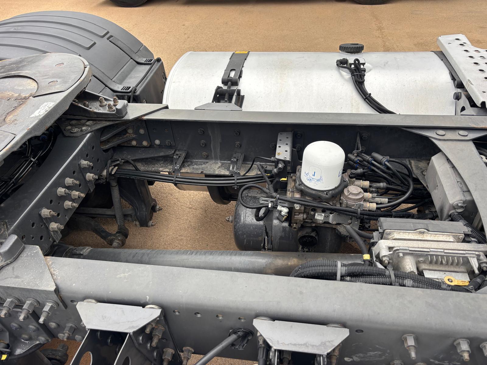 
								Cabeza tractora Volvo FH13 500 4×2 Diesel Euro 6 usada full									