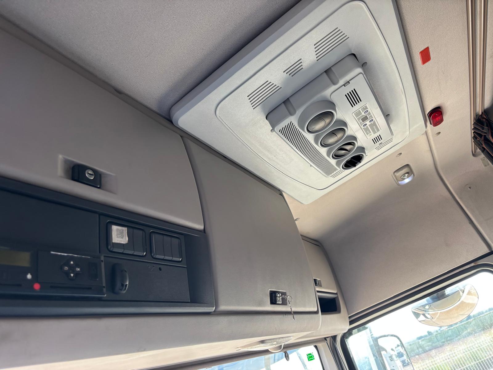 
								Camión tautliner (lonas correderas) DAF XF FT 480 6×2 Diesel Euro 6 usado full									