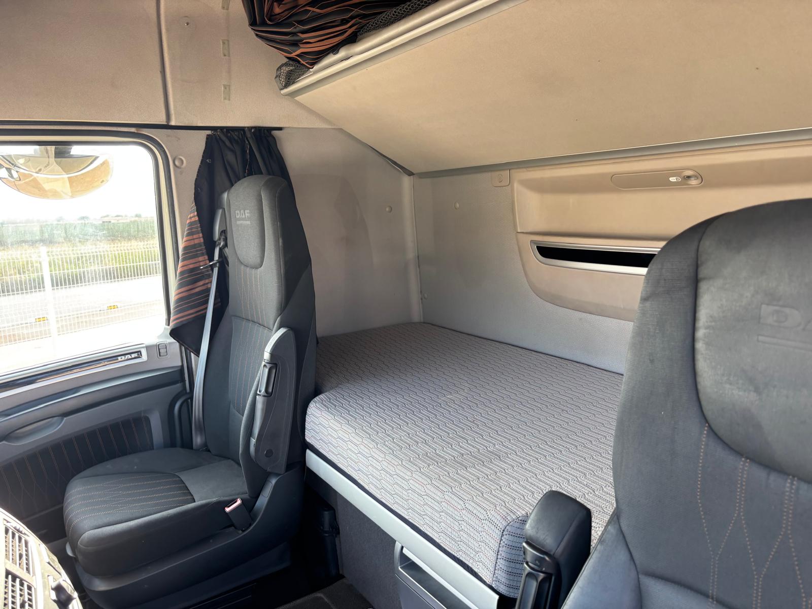 
								Camión tautliner (lonas correderas) DAF XF FT 480 6×2 Diesel Euro 6 usado full									